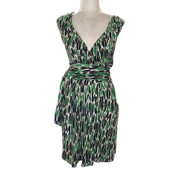 Diane Von Furstenberg Celosa Silk Green & Black Printed Wrap Dress - 4 - Picture 6 of 15